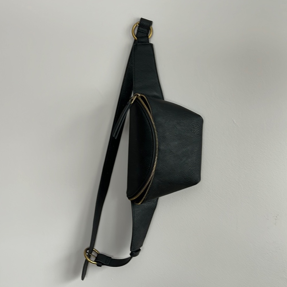 Universal Thread Fanny Pack Crossbody